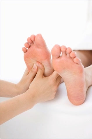 A Gentle Foot Massage with Oil Benefits in Numerous Ways